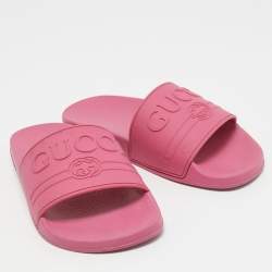 مملوكة مسبقًا Gucci Pink Logo Embossed Rubber Slides Size 35