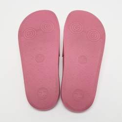 مملوكة مسبقًا Gucci Pink Logo Embossed Rubber Slides Size 35