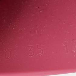 مملوكة مسبقًا Gucci Pink Logo Embossed Rubber Slides Size 35