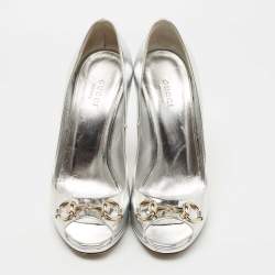 Pre Owned Gucci Silver Leather Horsebit Peep Toe Pumps Size 37