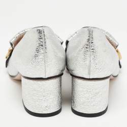 مملوكة مسبقًا Gucci Silver Laminated Leather Double G Fringe Pumps Size 36