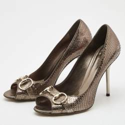 مملوكة مسبقًا Gucci Metallic Bronze Python Leather Horsebit Peep Toe Pumps Size 37.5
