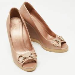 Pre Owned Gucci Metallic Pink Leather Horsebit Peep Toe Wedge Pumps Size 38.5