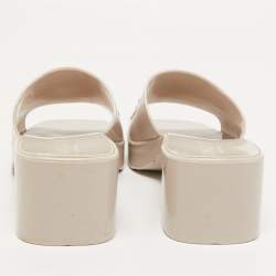 Pre Owned Gucci Light Grey Logo Embossed Rubber Slide Sandals Size 40