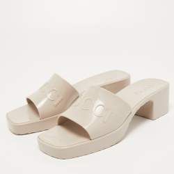 Pre Owned Gucci Light Grey Logo Embossed Rubber Slide Sandals Size 40