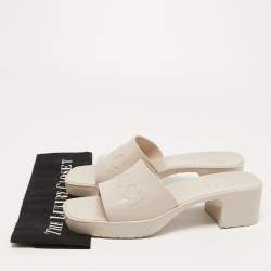 Pre Owned Gucci Light Grey Logo Embossed Rubber Slide Sandals Size 40