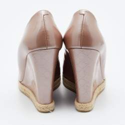 مملوكة مسبقًا Gucci Pink Patent Leather Horsebit Peep Toe Wedge Pumps Size 40