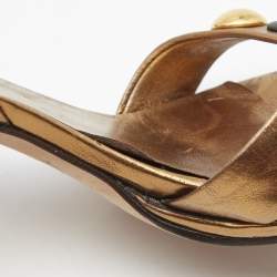 مملوكة مسبقًا Gucci Metallic Gold Leather Studded Ankle Strap Sandals Size 37.5