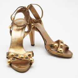 مملوكة مسبقًا Gucci Metallic Gold Leather Studded Ankle Strap Sandals Size 37.5