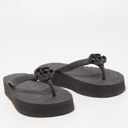 Pre Owned Gucci Black Rubber GG Logo Thong Slide Flat Size 36