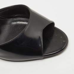 Pre Owned صندل سلايد غوتشي جلد لامع أسود مقاس 38