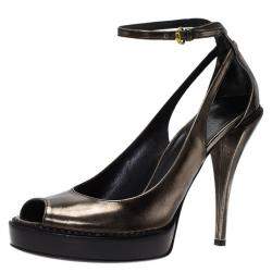 مملوكة مسبقًا Gucci Bronze Metallic Leather Ankle Strap Pumps Size 38.5