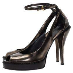 مملوكة مسبقًا Gucci Bronze Metallic Leather Ankle Strap Pumps Size 38.5