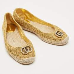 مملوكة مسبقًا Gucci Gold Woven Fabric and Leather Logo Ballet Flats Size 39