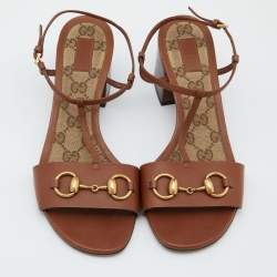 مملوكة مسبقًا Gucci Brown Leather Horsebit T-Strap Block Heel Sandals Size 37.5