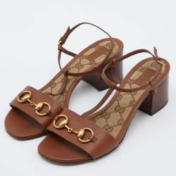 مملوكة مسبقًا Gucci Brown Leather Horsebit T-Strap Block Heel Sandals Size 37.5