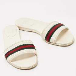 مملوكة مسبقًا Gucci White Guccissima Leather and Canvas Web Flat Slides Size 39.5