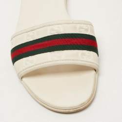 مملوكة مسبقًا Gucci White Guccissima Leather and Canvas Web Flat Slides Size 39.5