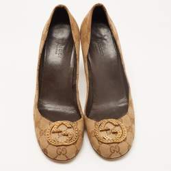 مملوكة مسبقًا Gucci Beige/Brown GG Canvas Studded Interlocking G Pumps Size 39