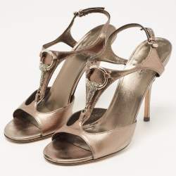 Gucci Metallic Grey Leather Crystal Embellished Buckle T-Strap Sandals Size 38