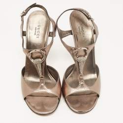 Gucci Metallic Grey Leather Crystal Embellished Buckle T-Strap Sandals Size 38
