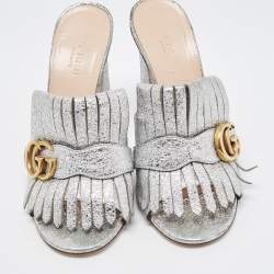 مملوكة مسبقًا Gucci Silver Crinkled Leather GG Marmont Fringed Mules Size 37
