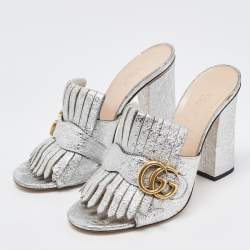 مملوكة مسبقًا Gucci Silver Crinkled Leather GG Marmont Fringed Mules Size 37