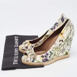 Pre Owned Gucci White Floral Print Canvas Horsebit Peep Toe Wedge Pumps Size 40