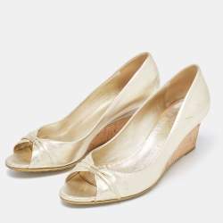 Pre Owned Gucci Gold Leather Wedge Open Toe Pumps Size 37