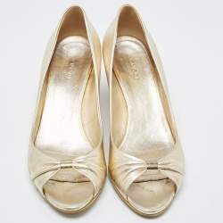 Pre Owned Gucci Gold Leather Wedge Open Toe Pumps Size 37