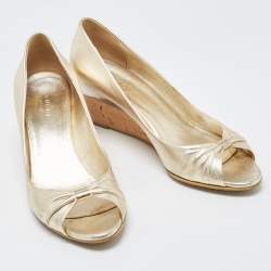 Pre Owned Gucci Gold Leather Wedge Open Toe Pumps Size 37