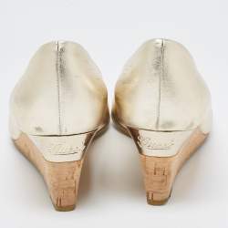 Pre Owned Gucci Gold Leather Wedge Open Toe Pumps Size 37