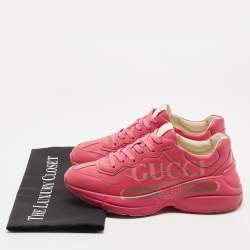 مملوكة مسبقًا Gucci Pink Leather Logo Print Rhyton Sneakers Size 36