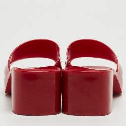 مملوكة مسبقًا Gucci Red Rubber Block Heel Slide Sandals Size 37
