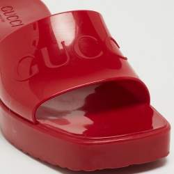 مملوكة مسبقًا Gucci Red Rubber Block Heel Slide Sandals Size 37