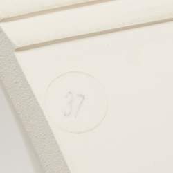 مملوكة مسبقًا Gucci White Rubber Double Buckle Slingback Flat Sandals Size 37