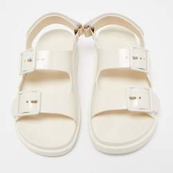 مملوكة مسبقًا Gucci White Rubber Double Buckle Slingback Flat Sandals Size 37