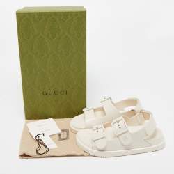 مملوكة مسبقًا Gucci White Rubber Double Buckle Slingback Flat Sandals Size 37