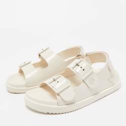 مملو�كة مسبقًا Gucci White Rubber Double Buckle Slingback Flat Sandals Size 37