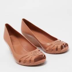Pre Owned Gucci Peach Rubber Marola Wedge Pumps Size 38