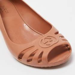 Pre Owned Gucci Peach Rubber Marola Wedge Pumps Size 38