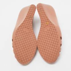 Pre Owned Gucci Peach Rubber Marola Wedge Pumps Size 38