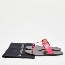 مملوكة مسبقًا Gucci Neon Pink Leather GG Marmont Thong Flats Size 38