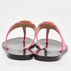 مملوكة مسبقًا Gucci Neon Pink Leather GG Marmont Thong Flats Size 38
