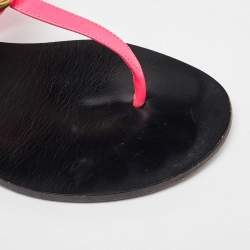 مملوكة مسبقًا Gucci Neon Pink Leather GG Marmont Thong Flats Size 38