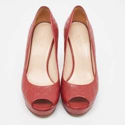 مملوكة مسبقًا Gucci Dark Red Microguccissima Leather Peep Toe Platform Pumps Size 37