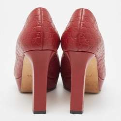 مملوكة مسبقًا Gucci Dark Red Microguccissima Leather Peep Toe Platform Pumps Size 37