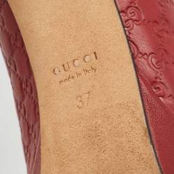 مملوكة مسبقًا Gucci Dark Red Microguccissima Leather Peep Toe Platform Pumps Size 37