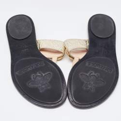 مملوكة مسبقًا Gucci Gold Crinkled Leather GG Marmont Thong Flats Size 37.5