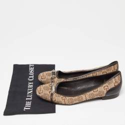 مملوكة مسبقًا حذاء باليرينا فلات غوتشي كانفاس وجلد بيج / بني مزين بالشعار مقاس 39